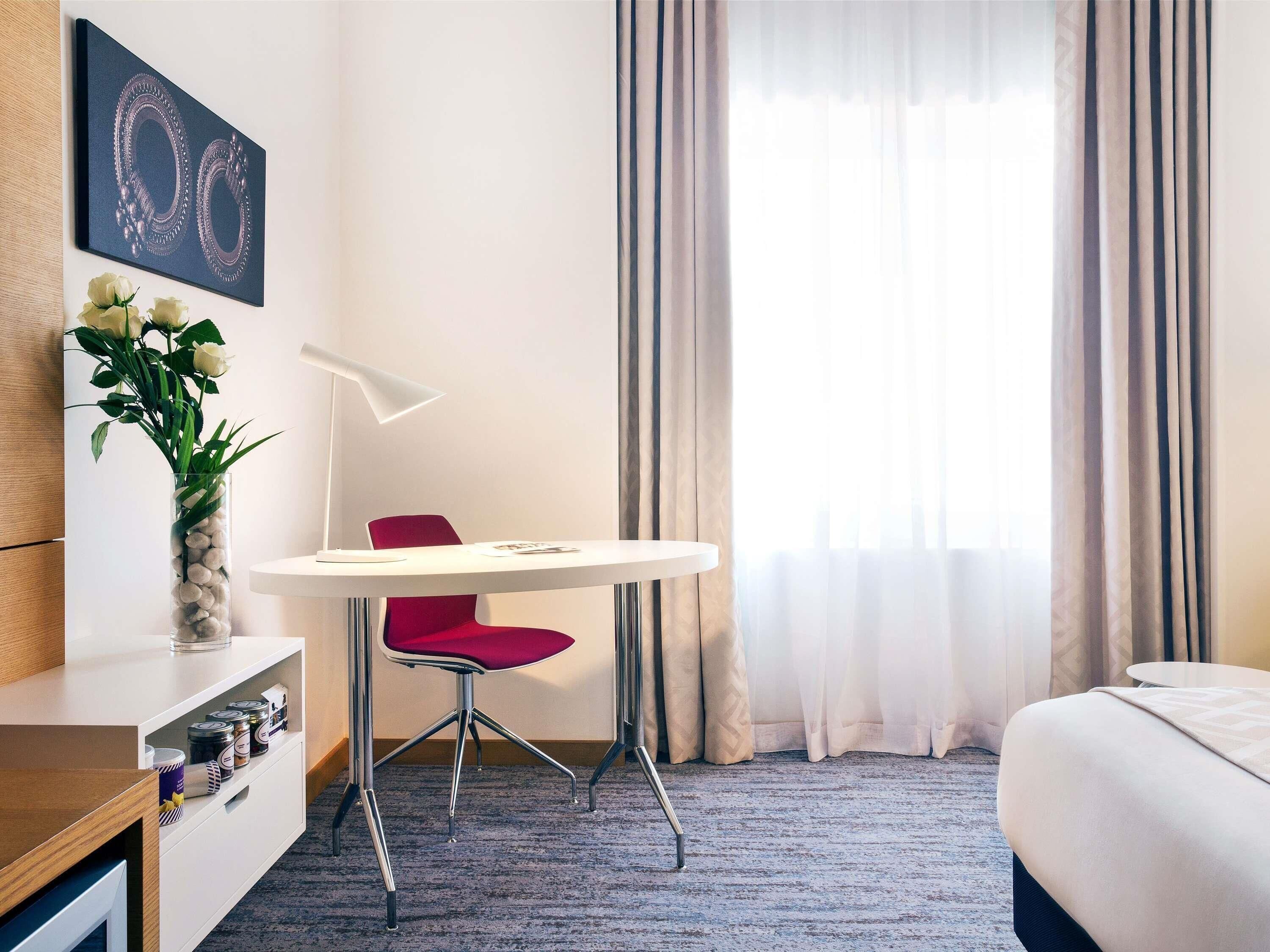 Svit Executive - 1 dubbelsäng | Sängtillbehör av högsta kvalitet och värdeförvaringsskåp på rummet