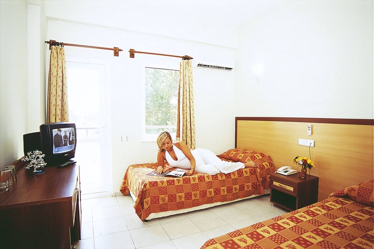 Standard Room | Minibar, iron/ironing board, free cots/infant beds, WiFi