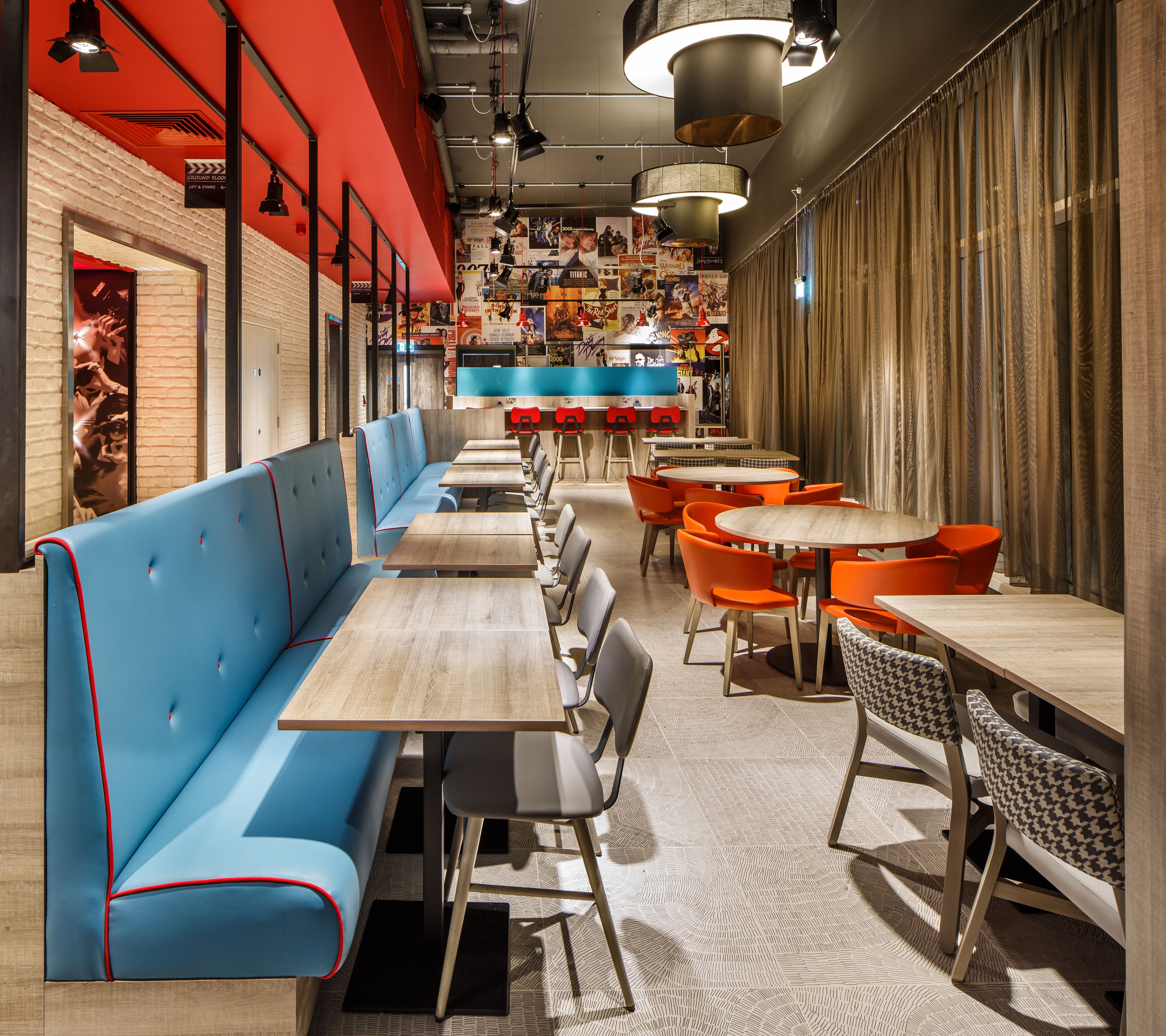 lunch and dinner served, international cuisine