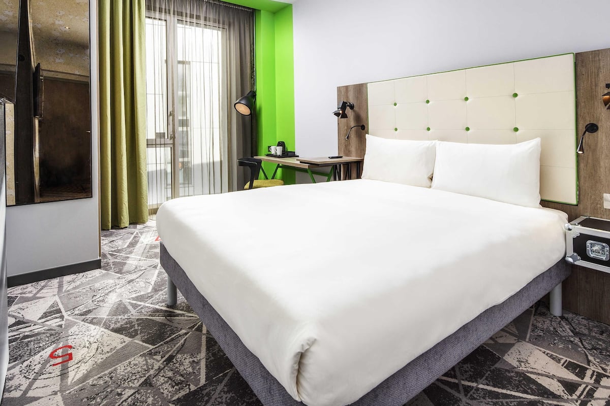 Room, 1 Double Bed (The Queen)