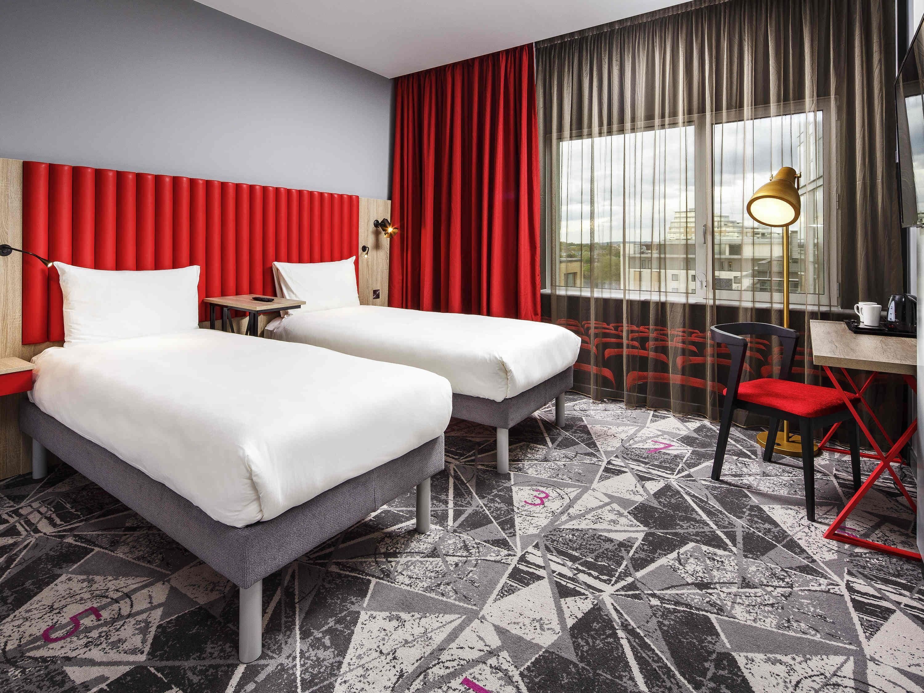 룸, 싱글침대 2개 (The Duet) | 책상, 노트북 작업 공간, 암막 커튼, 방음 설비