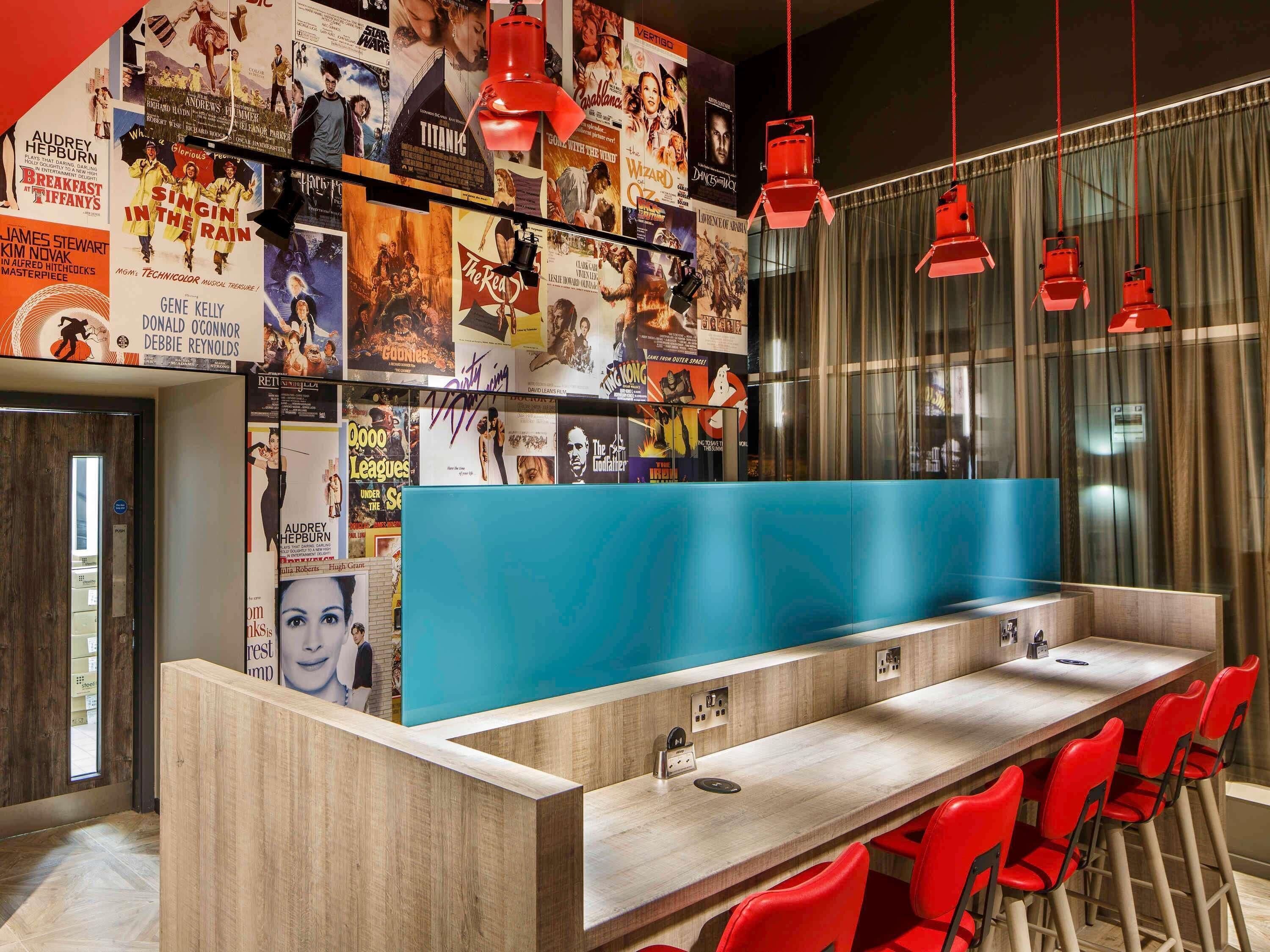 lunch and dinner served, international cuisine