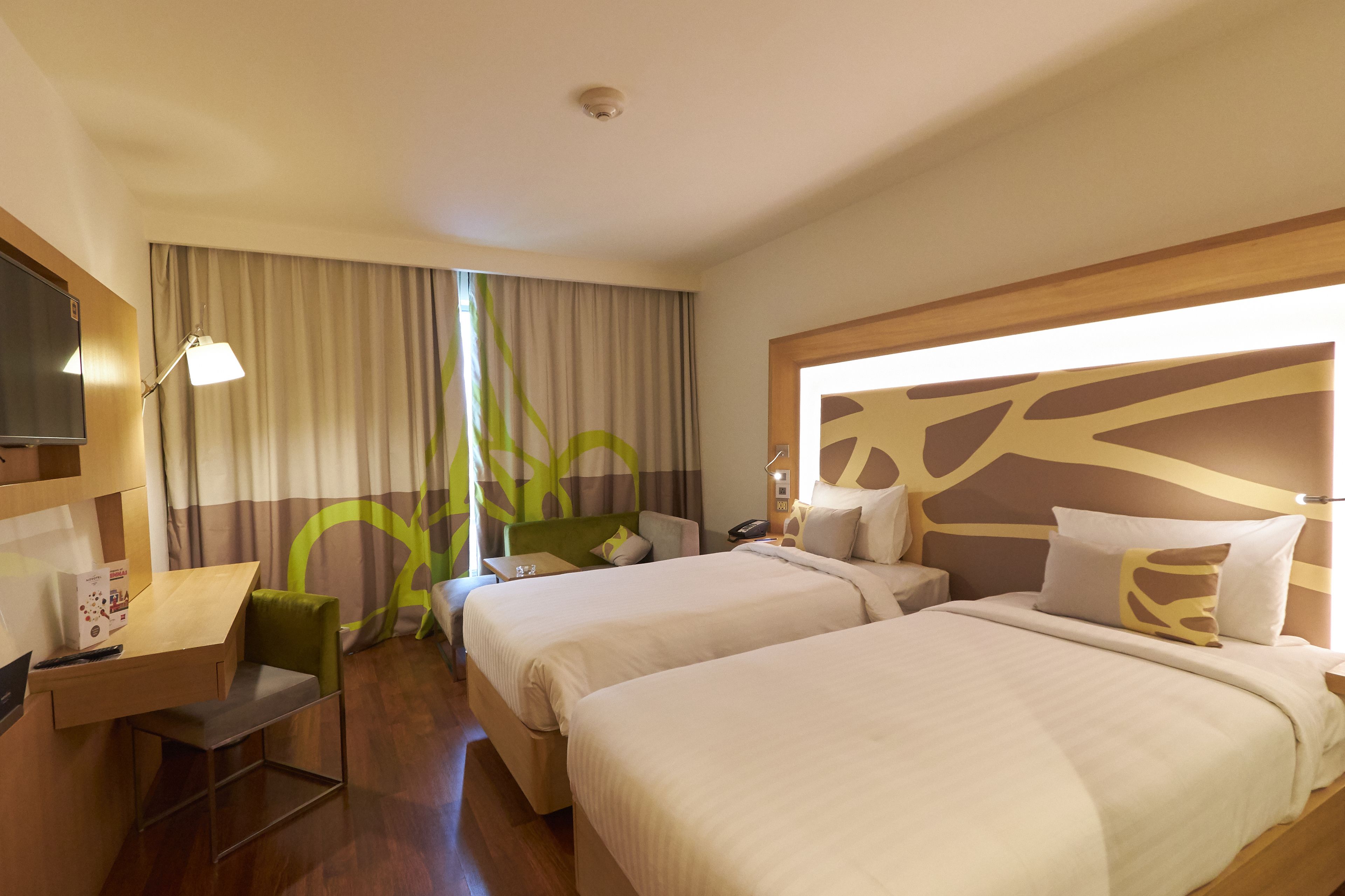 executive room king bed - aqua pool view | 1 bedroom, premium bedding, minibar, in-room safe