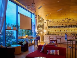 Lobby lounge