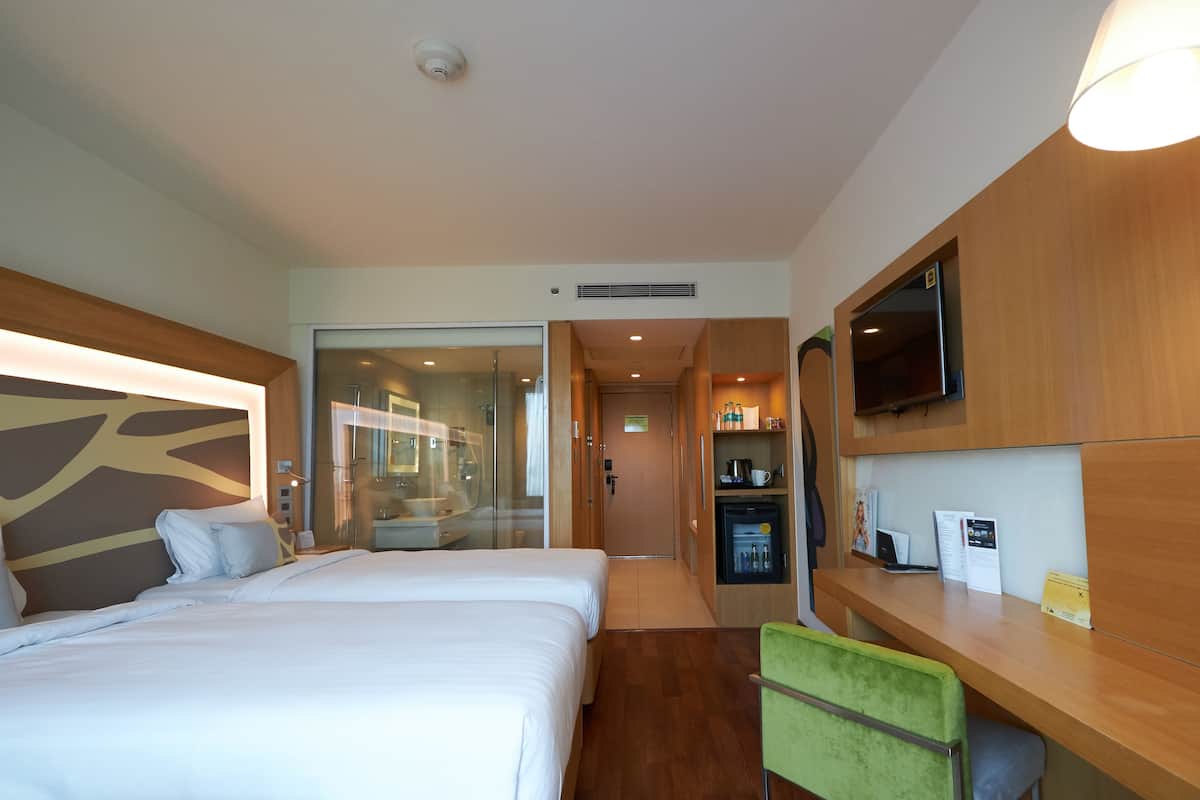 1 bedroom, premium bedding, minibar, in-room safe