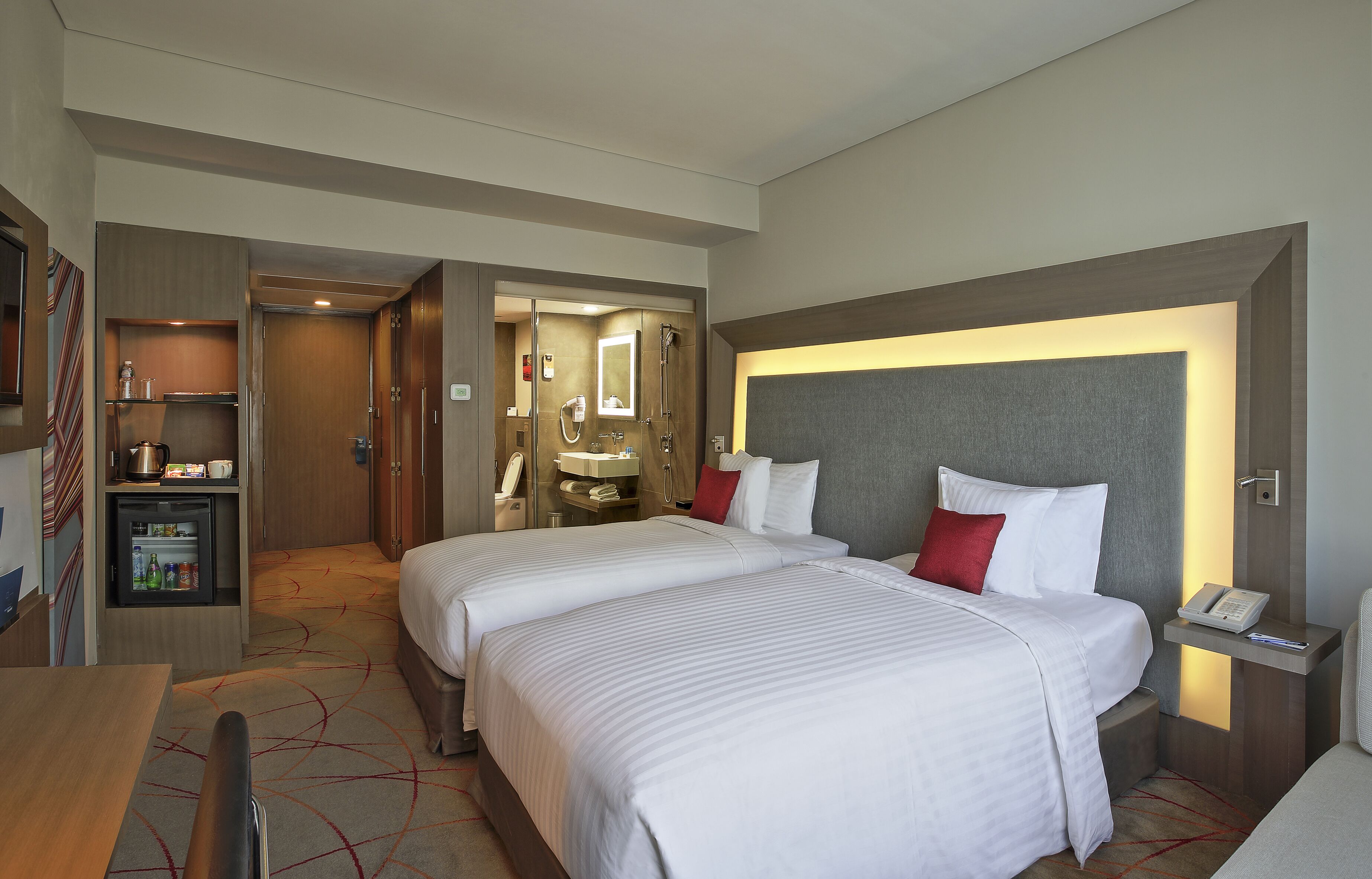 Quarto luxo, 1 cama Queen (with Extra Benefits) | Frigobar, cofres nos quartos, escrivaninha, cortinas blackout