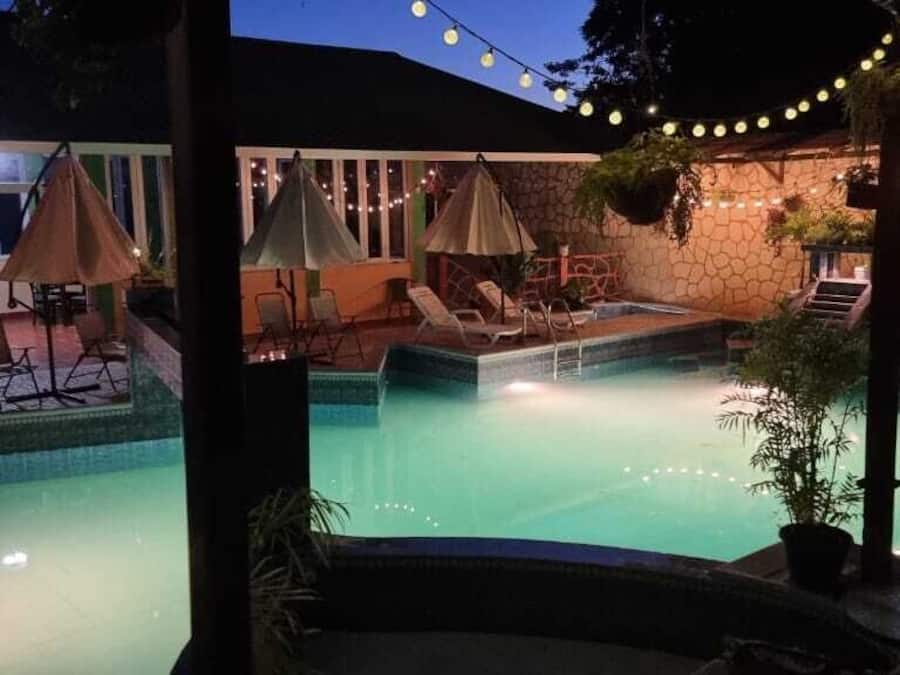 Kolam renang outdoor