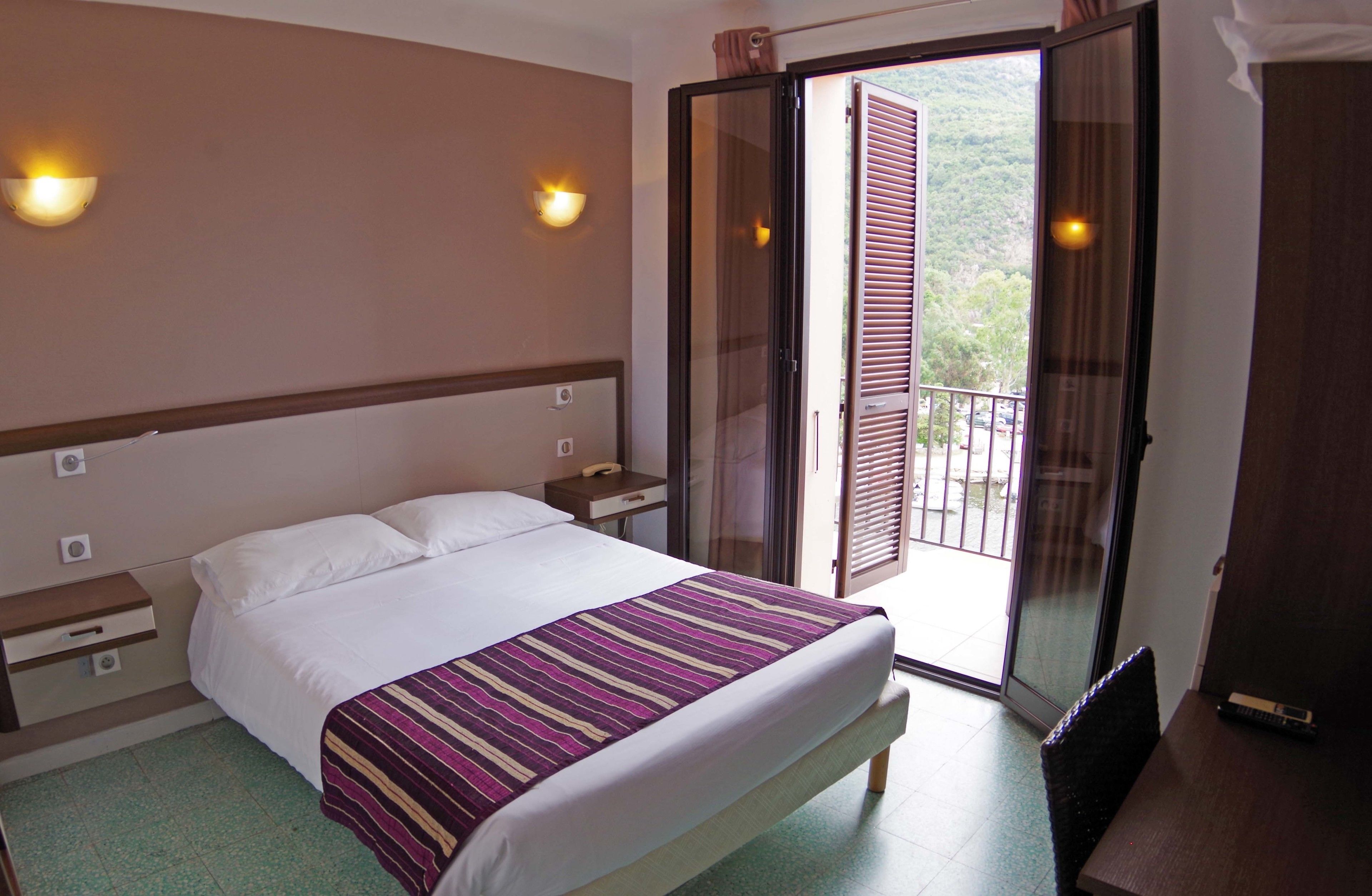 in-room safe, free wifi