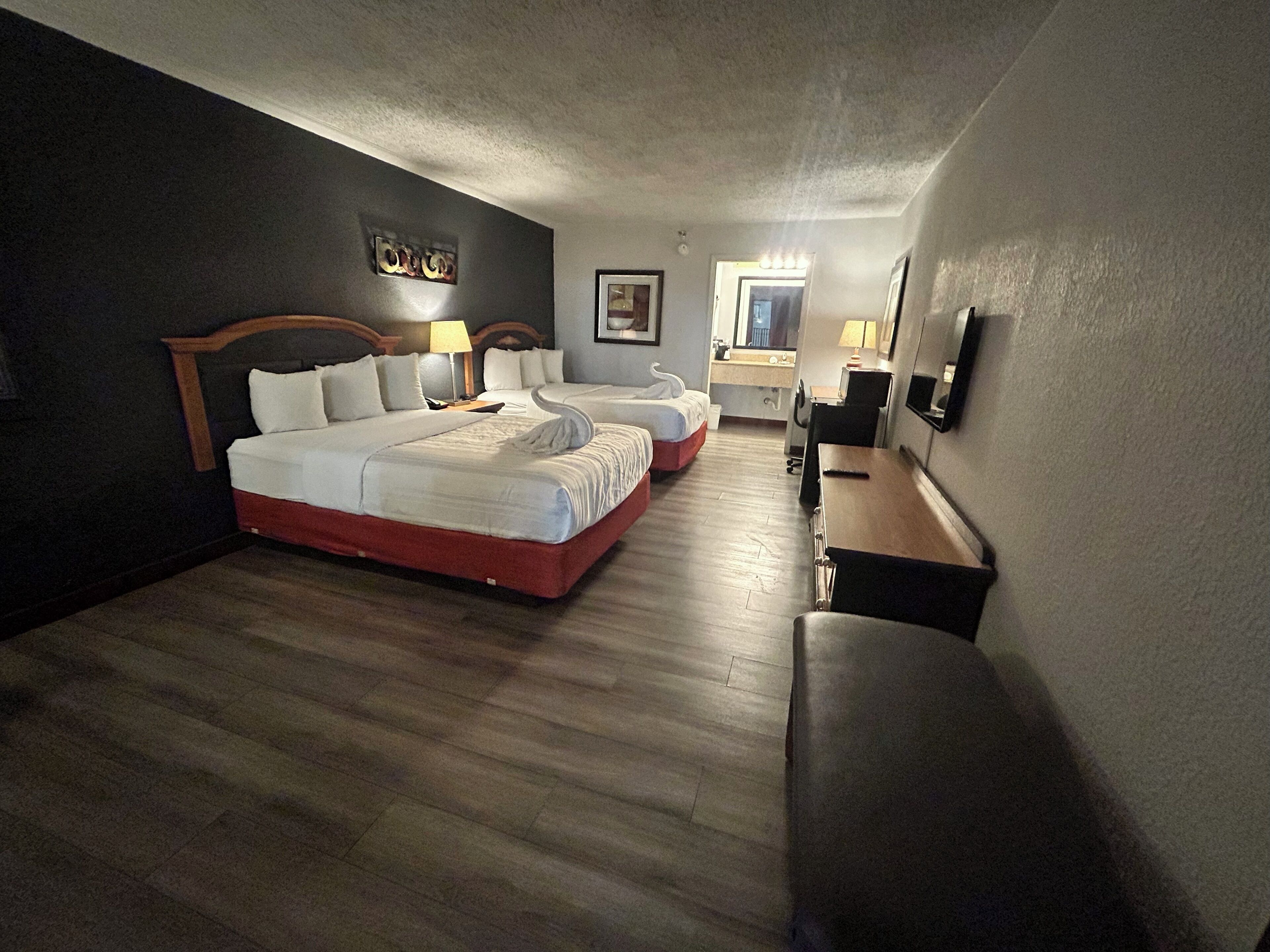 ห้องซูพีเรีย (Two Full Bed) | โต๊ะทำงาน, เตารีด/โต๊ะรีดผ้า, เปล/เตียงเด็กอ่อน, เตียงเสริม/เปล