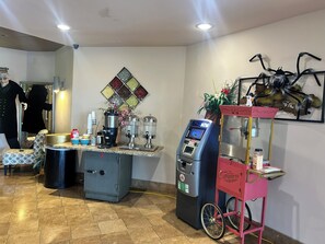 Pankkiautomaatti/pankkipalvelut paikan päällä