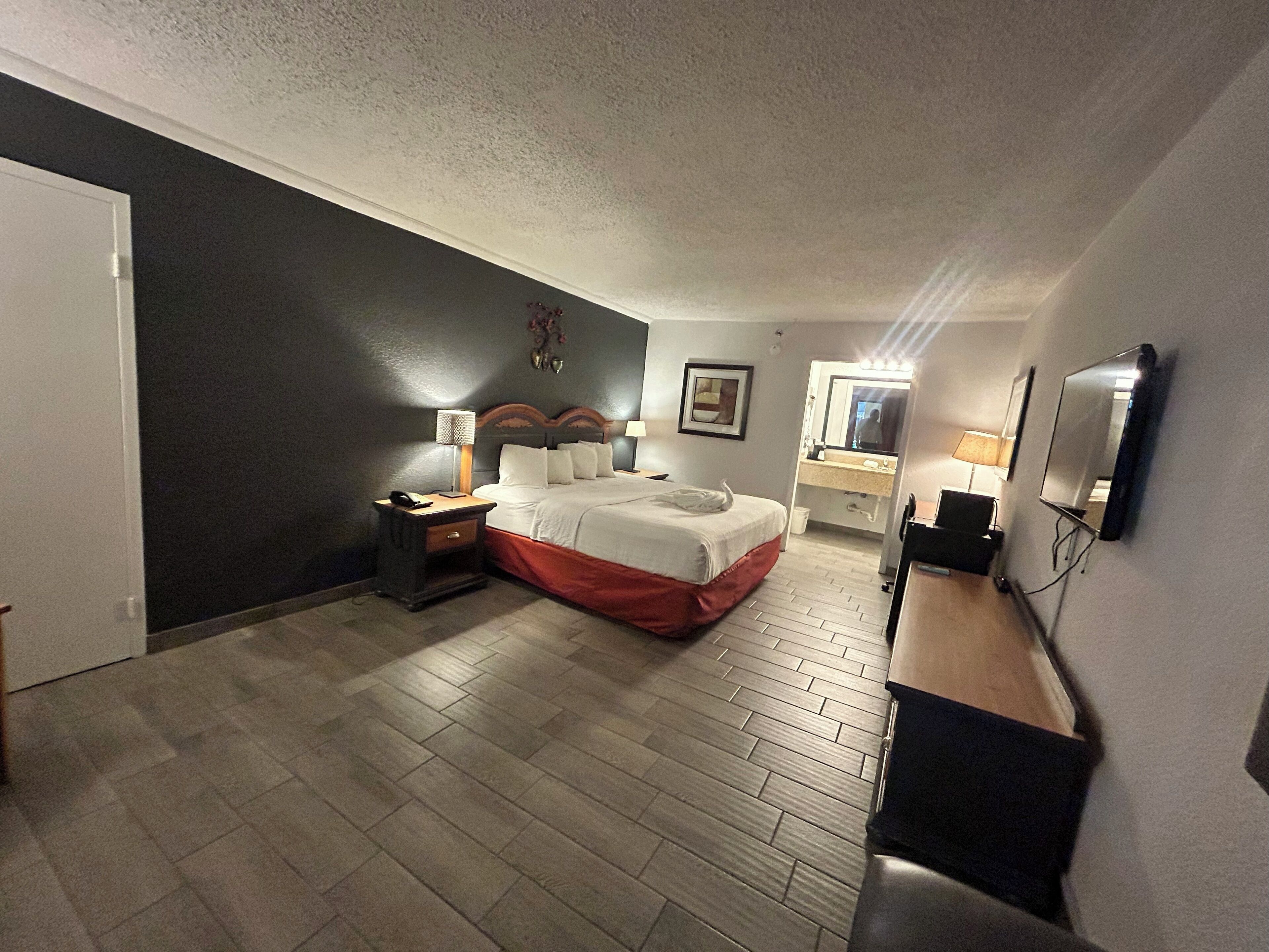 書桌、熨斗/熨衣板、搖籃/嬰兒床、折疊床/加床