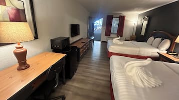 Escritorio, tabla de planchar con plancha y cunas