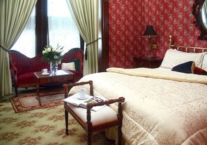 Habitación, 1 cama de matrimonio grande | Decoración individual y mobiliario individual