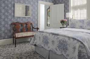 Individually decorated, individually furnished, iron/ironing board - Victorian Inn (Ferndale)