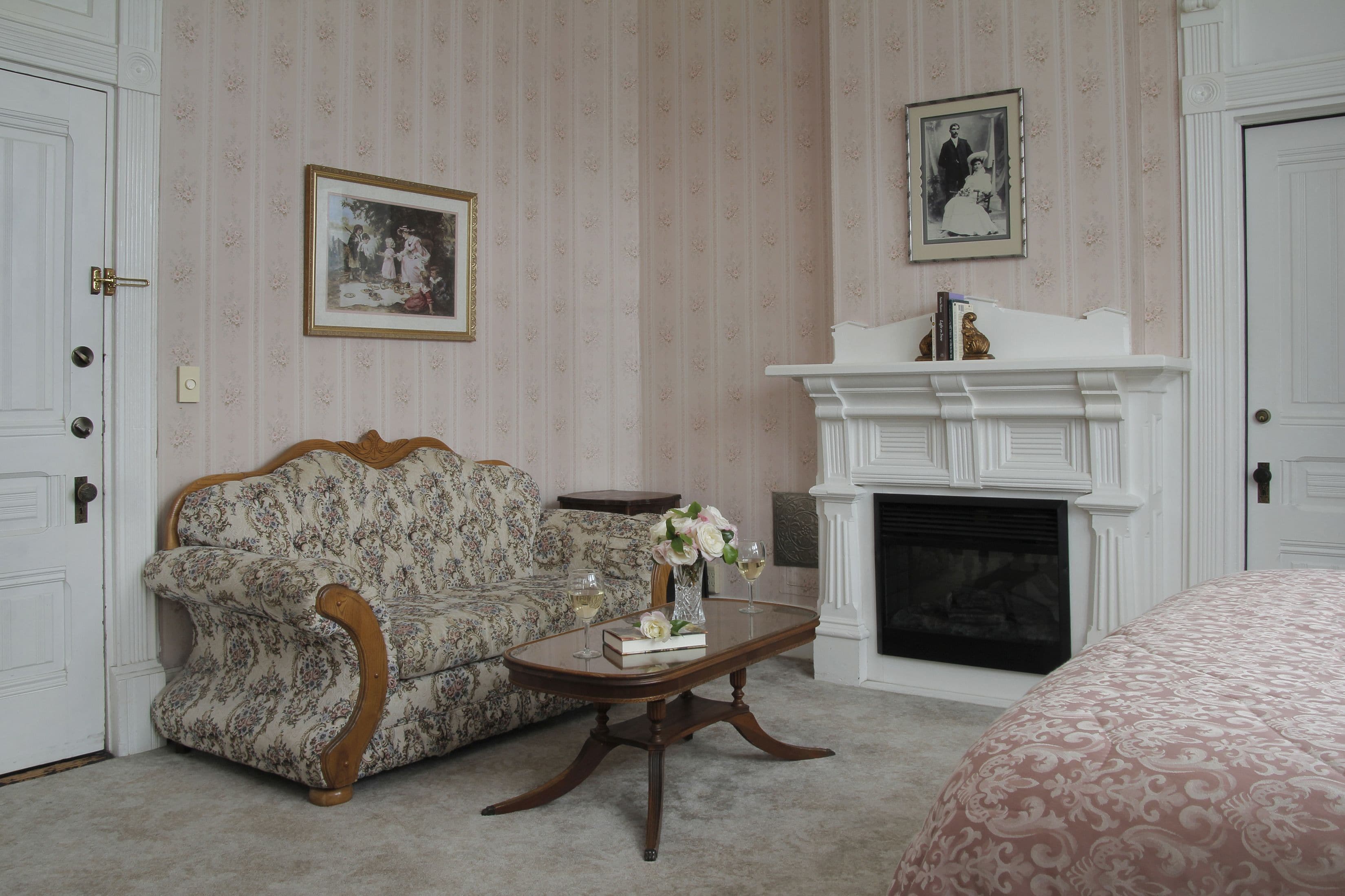 two-bedroom queen suite | living area | flat-screen tv