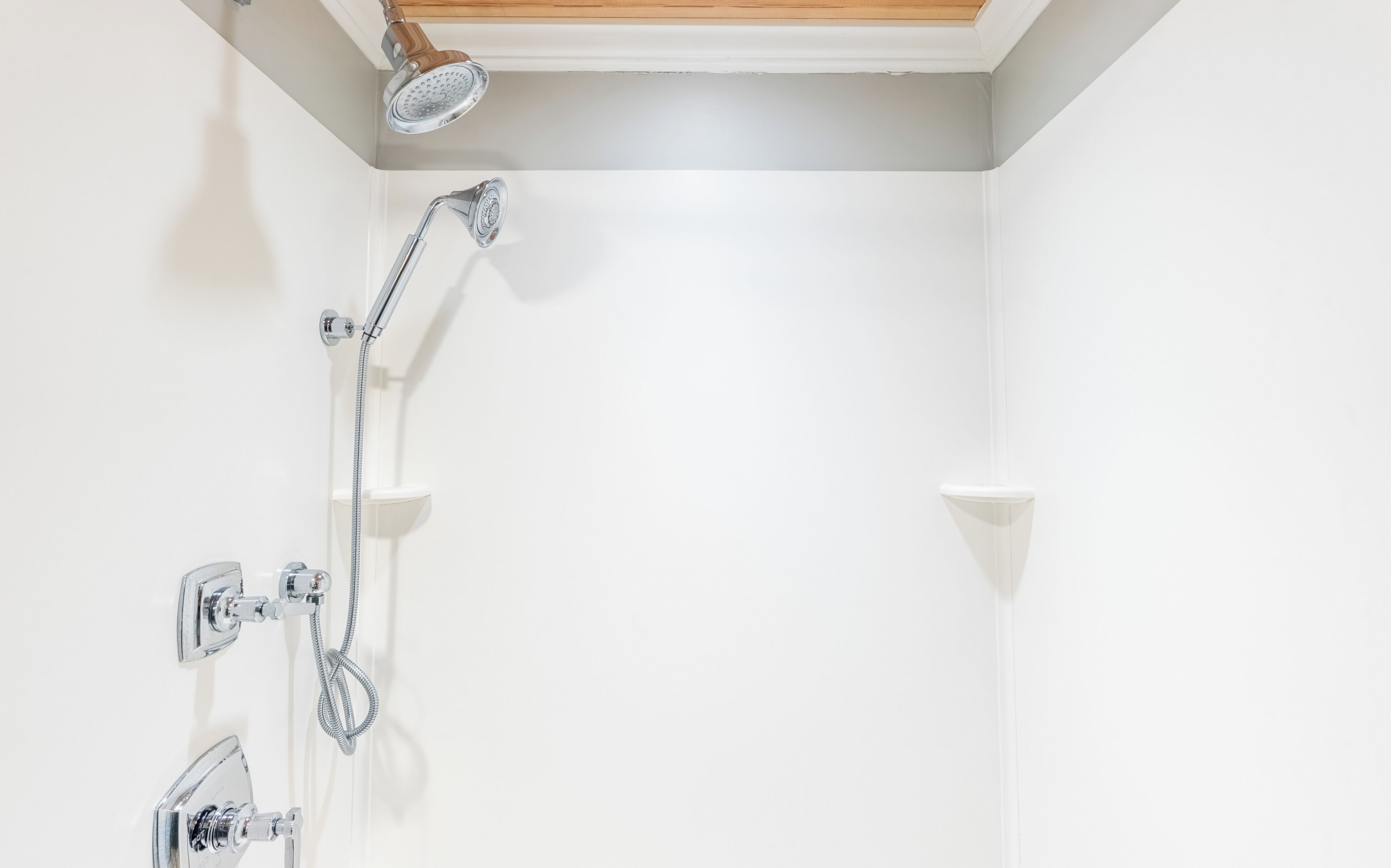 combined shower/bathtub, designer toiletries, hair dryer, towels