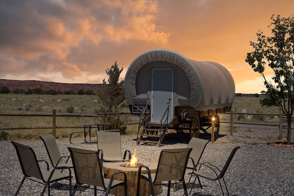 Familienbungalow, Mehrere Betten, Bergblick | Verdunkelungsvorhänge, schallisolierte Zimmer, Bügeleisen/Bügelbrett