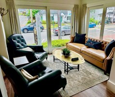 Melayani makan malam 