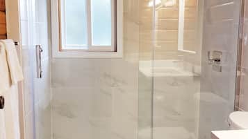 Combined shower/bathtub, deep-soaking bathtub, rainfall showerhead