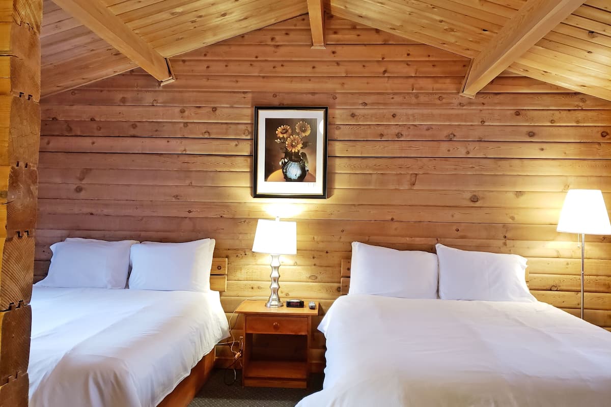 Standaard kamer, 2 queensize bedden | Een bureau, verduisterende gordijnen, gratis wifi