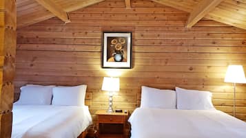 Habitación estándar, 2 camas de matrimonio | Escritorio, cortinas opacas, wifi gratis