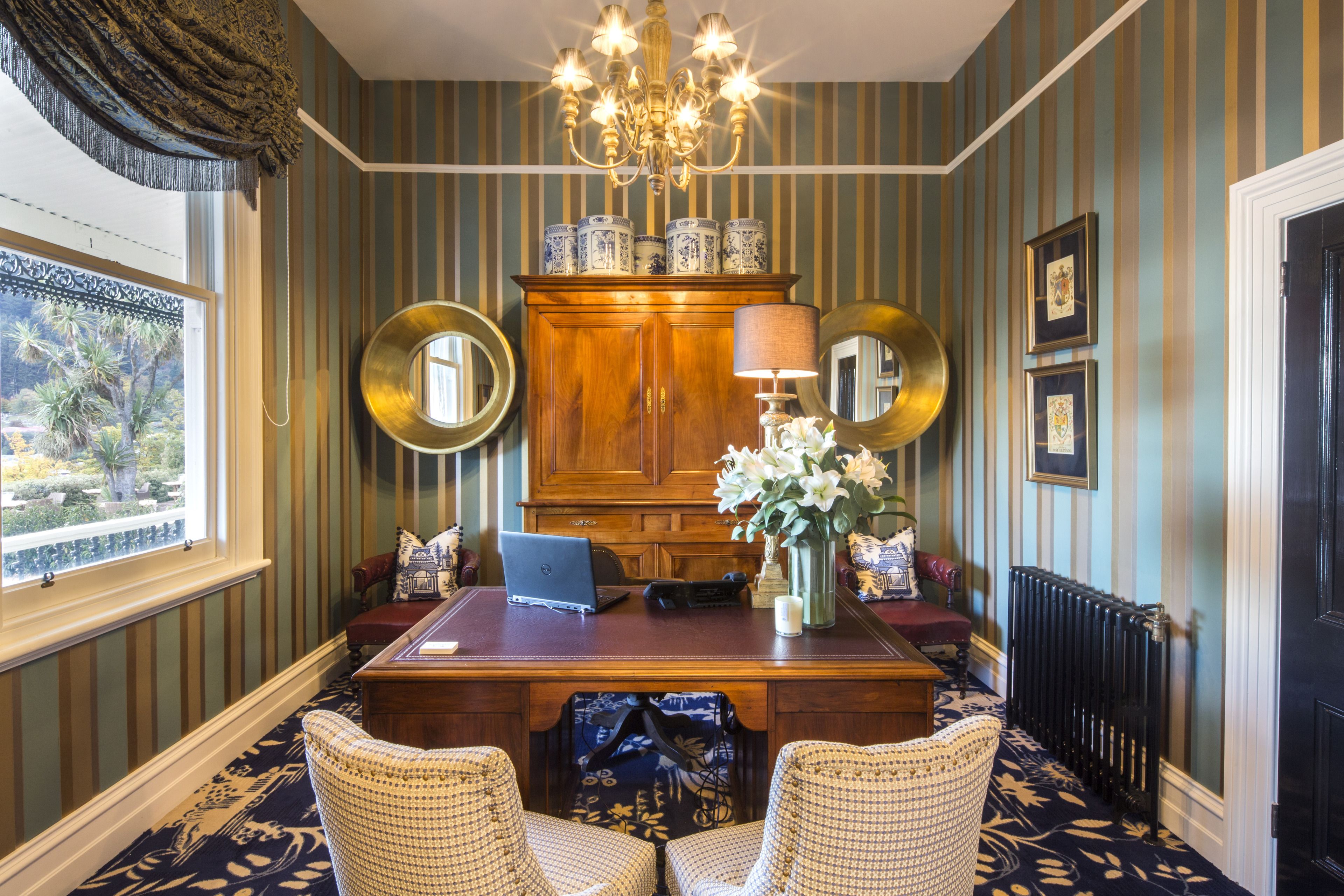 In-room business centre
