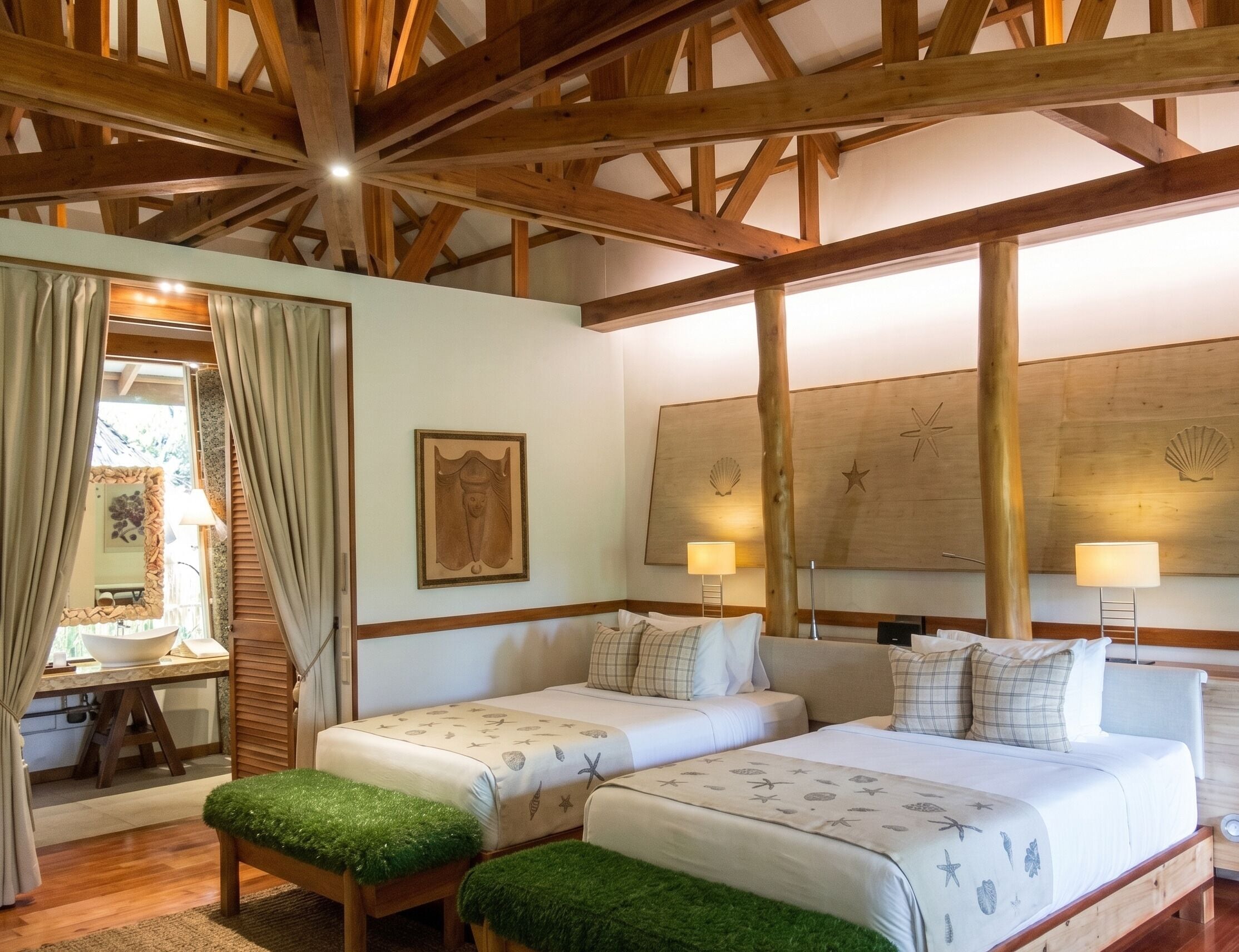 Ropa de cama de alta calidad y minibar 