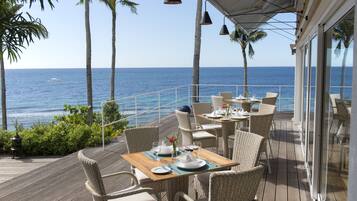 Breakfast, lunch, dinner served; international cuisine