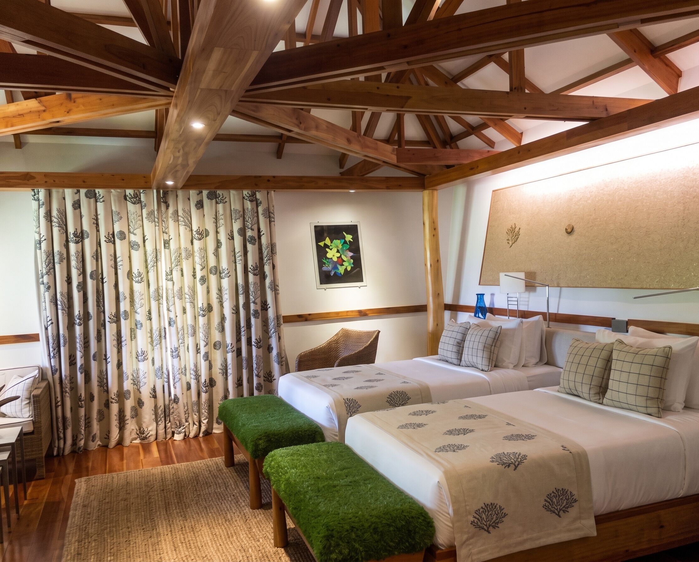 Ropa de cama de alta calidad y minibar 