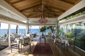 Breakfast, lunch, dinner served; international cuisine