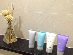 淋浴设施、吹风机、毛巾