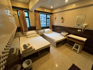 Family Quadruple Room (With Window) | Bathroom