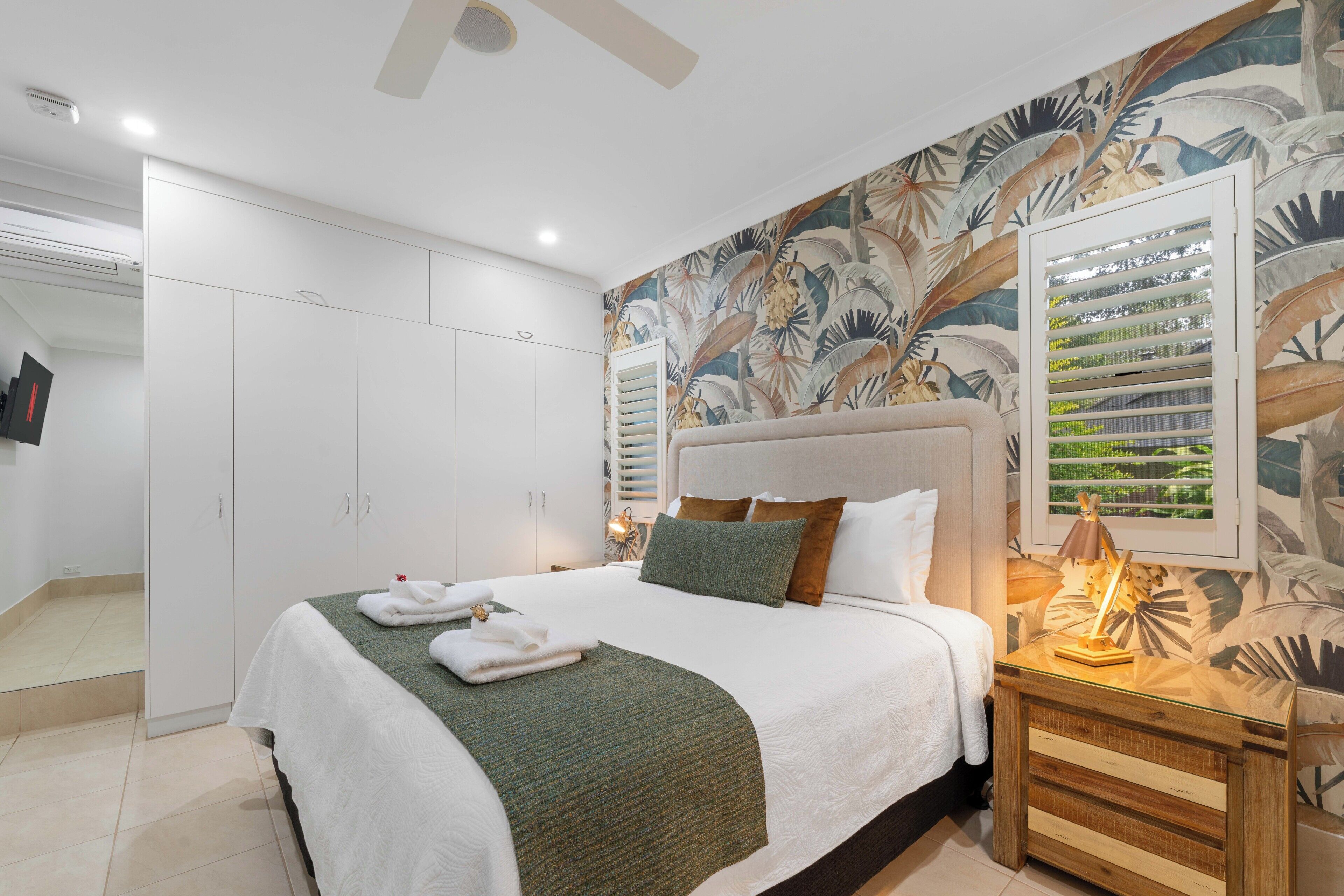 1 bedroom, premium bedding, minibar, desk