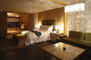Ropa de cama de alta calidad y minibar con artículos gratuitos 