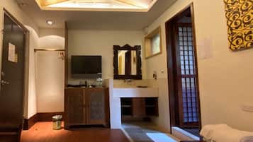 Double Room | Free WiFi, bed sheets