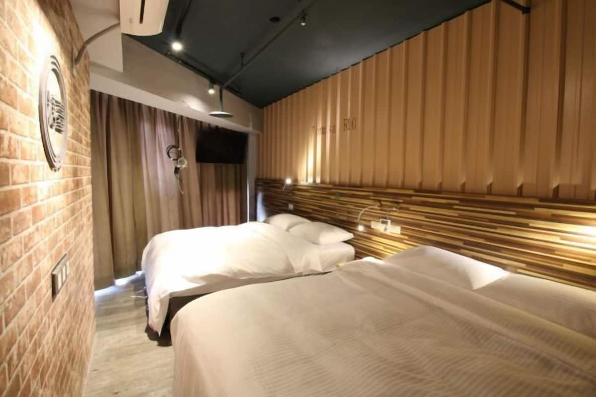 Decoración personalizada, escritorio, cortinas blackout y wifi gratis