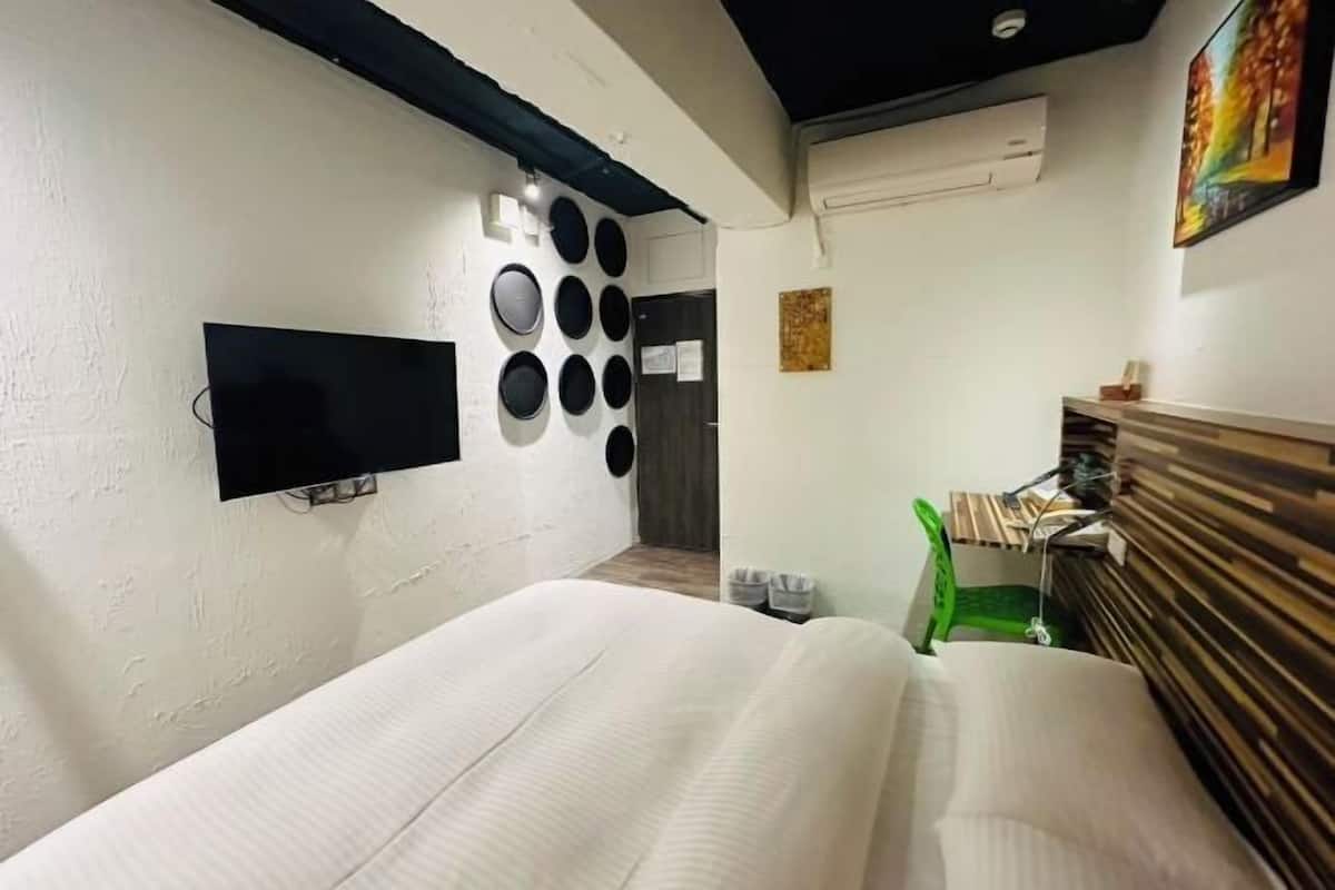 Decoración personalizada, escritorio, cortinas blackout y wifi gratis