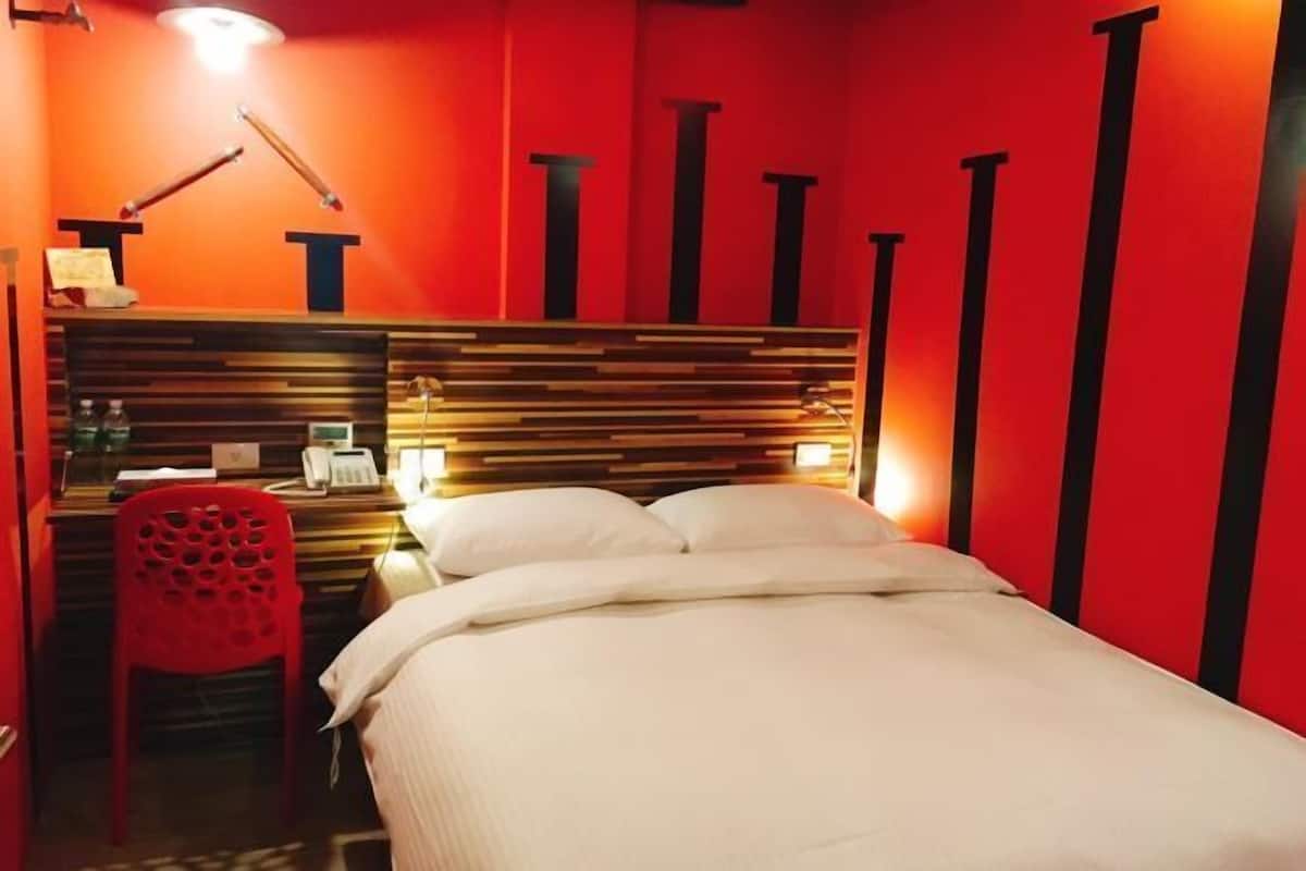 Decoración personalizada, escritorio, cortinas blackout y wifi gratis