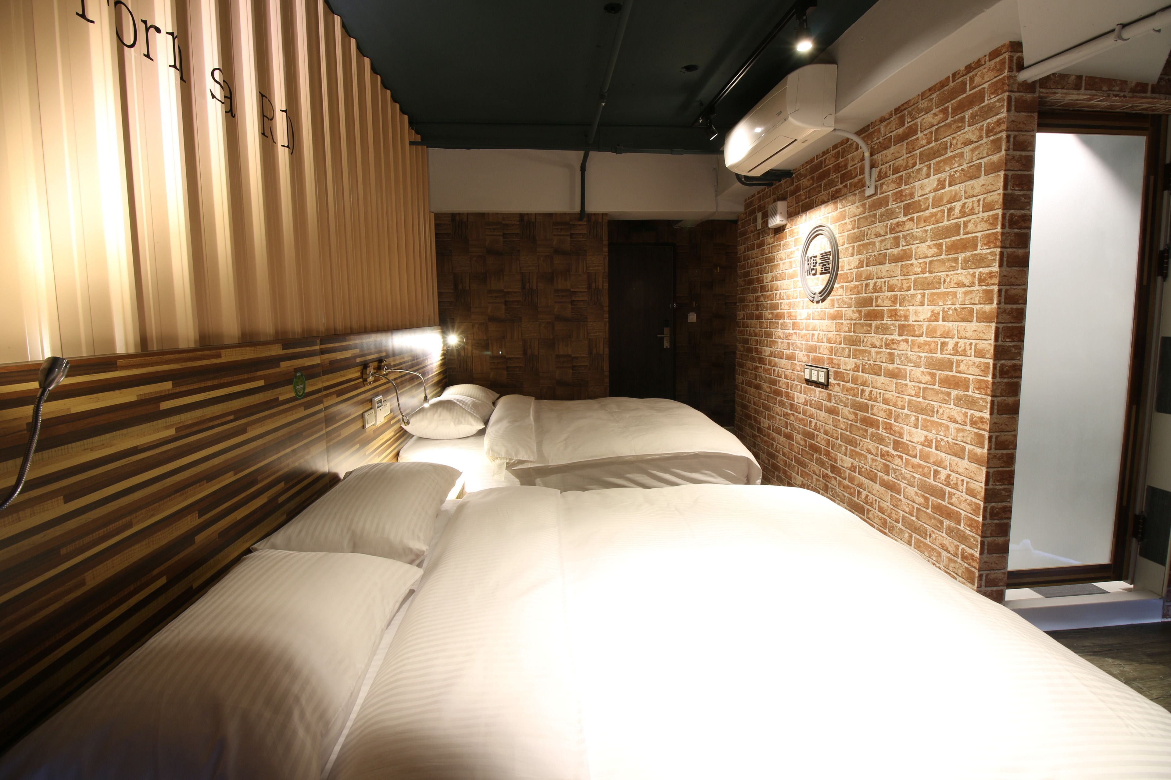 business quadruple room (d) | individually decorated, desk, blackout curtains, free wifi