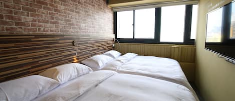 Firemannsrom – business (D) | Individuelt dekorert, skrivebord, blendingsgardiner og wi-fi (inkludert)