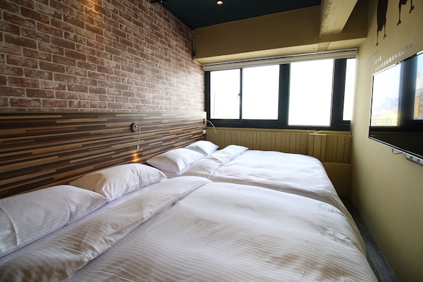 Business Quadruple Room (D) | Individually decorated, desk, blackout drapes, free WiFi