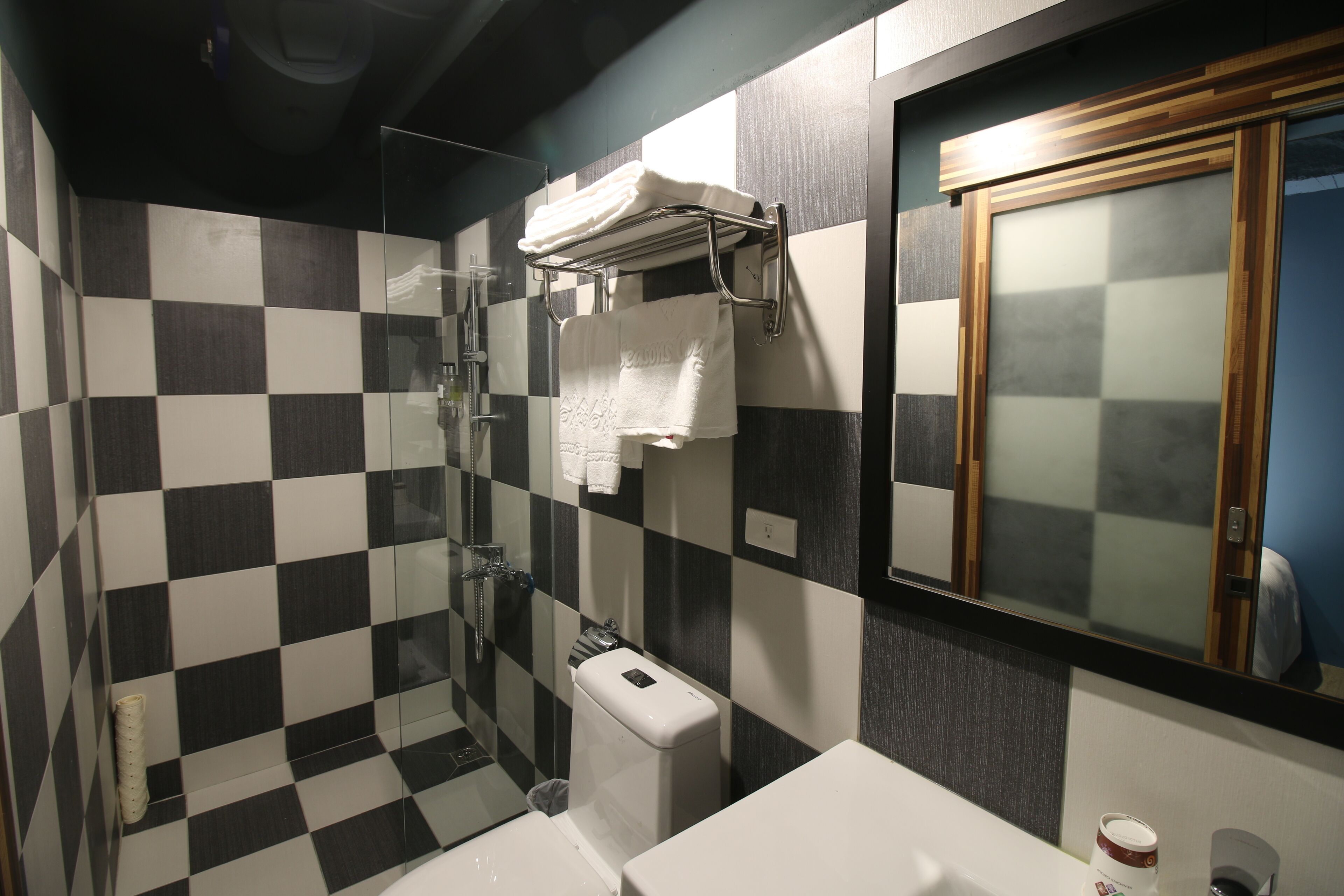 business double room, no windows (a) | bathroom | shower, hair dryer, bidet, towels