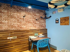 商務B(有窗) | 獨特裝潢、書桌、遮光布/窗簾、免費無線上網