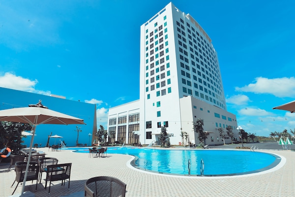 Outdoor pool, pool loungers
