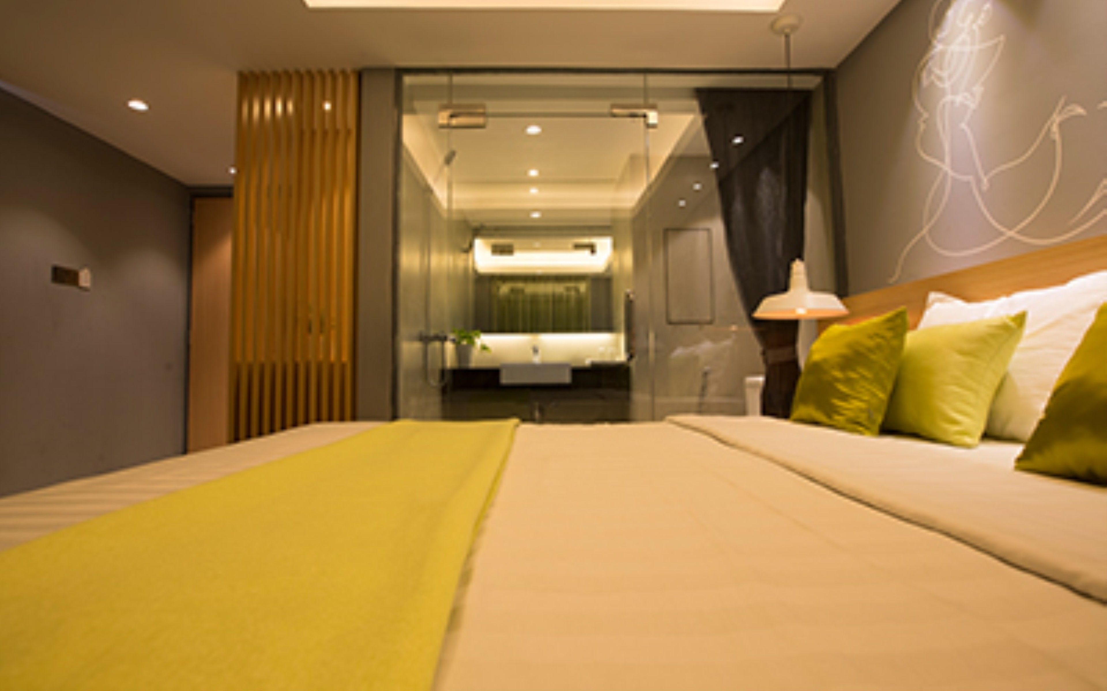 family room | minibar, in-room safe, desk, blackout curtains