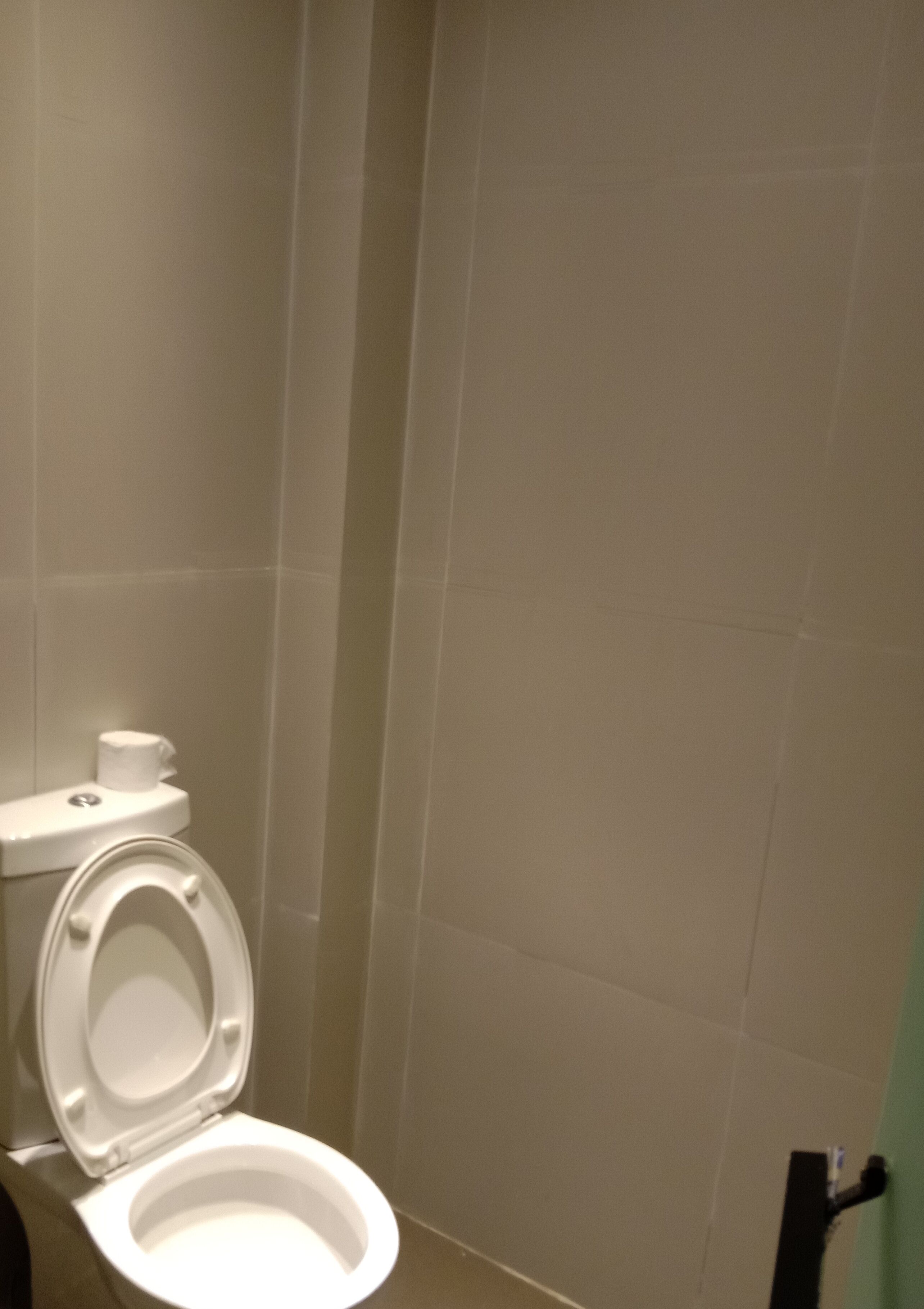 deluxe room | bathroom | shower, free toiletries, hair dryer, slippers