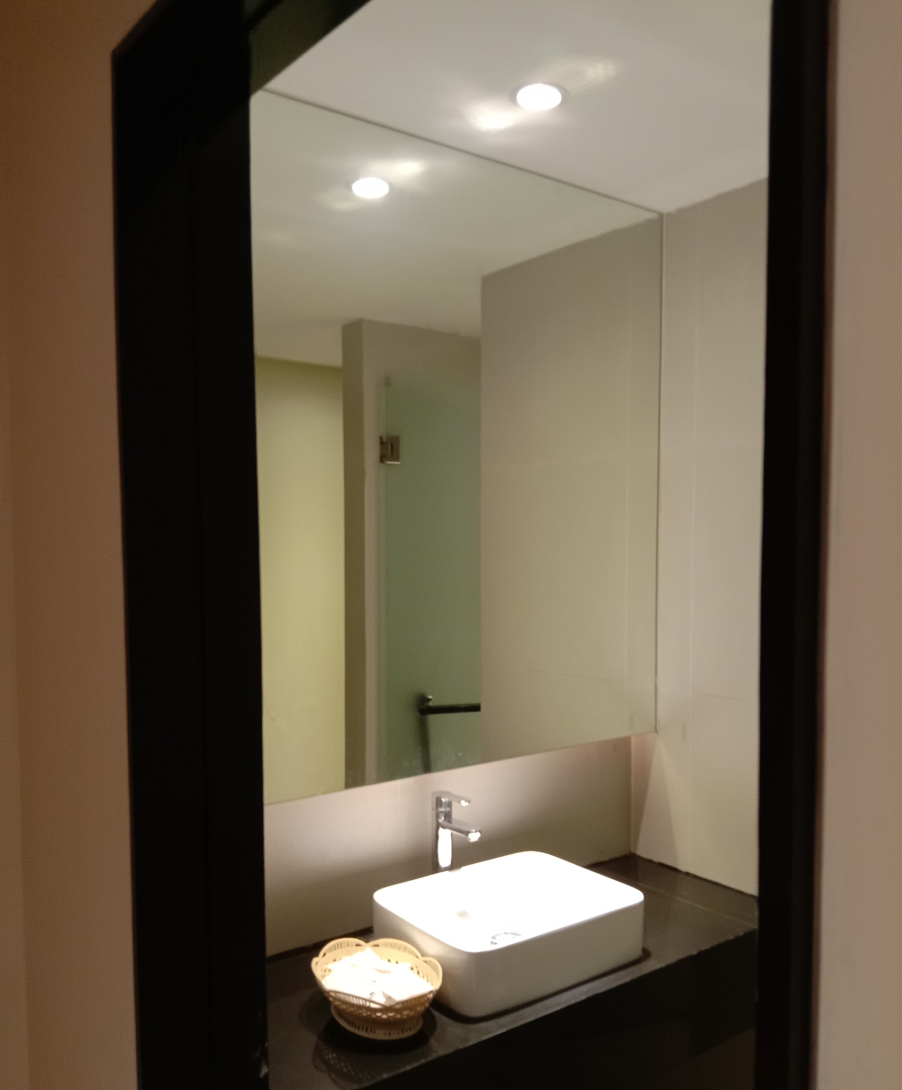 deluxe room | bathroom | shower, free toiletries, hair dryer, slippers