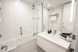 Three Bedroom Apartment | Bathroom | Hair dryer, heated floors, towels, soap - Blue Peaks Apartments (Queenstown)