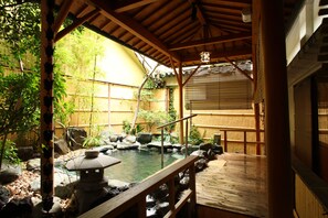 Outdoor spa tub - Hotel Kameya Honten (Chikuma)