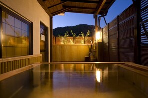 Outdoor spa tub - Hotel Kameya Honten (Chikuma)